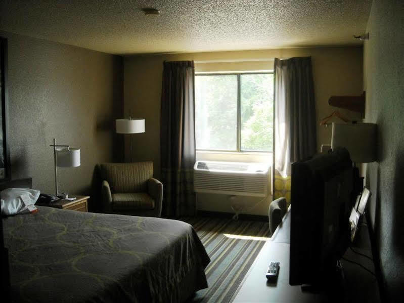 Super 8 By Wyndham Hull Street Midlothian Richmond Area Hotel Екстериор снимка